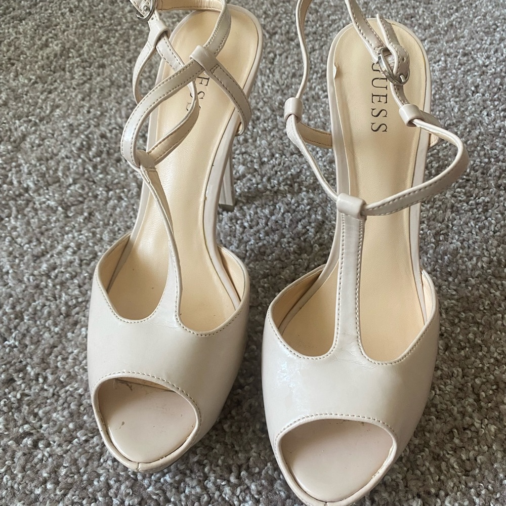 Guess “Gwamity” Light Pink Synthetic Heels Sandals 9.5 M